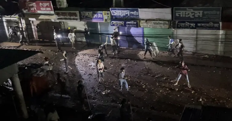 হবিগঞ্জে টর্চলাইট জ্বালিয়ে সংঘর্ষ